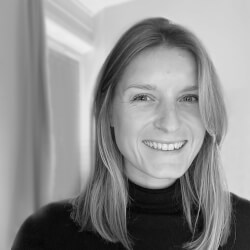 pole action - POLICE Justine